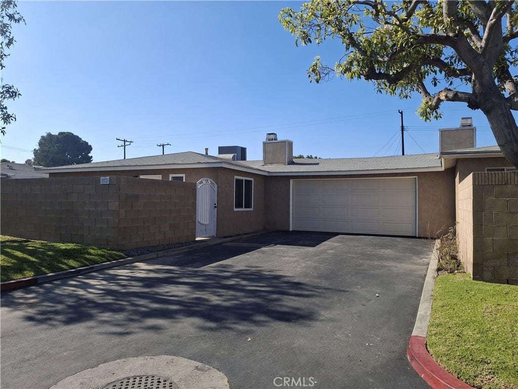 single story home featuring a garage