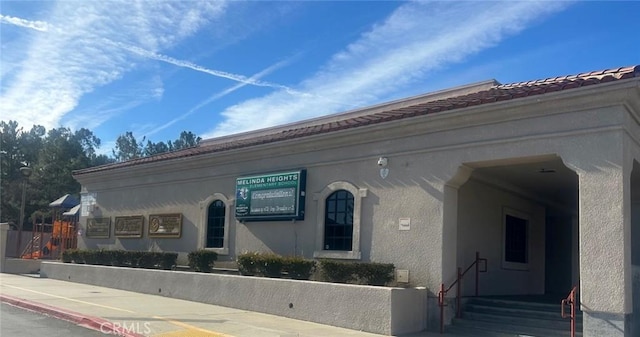 view of front facade