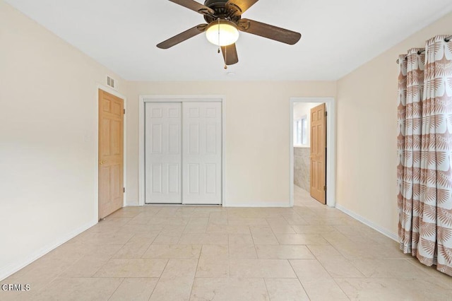 unfurnished bedroom featuring ceiling fan and a closet