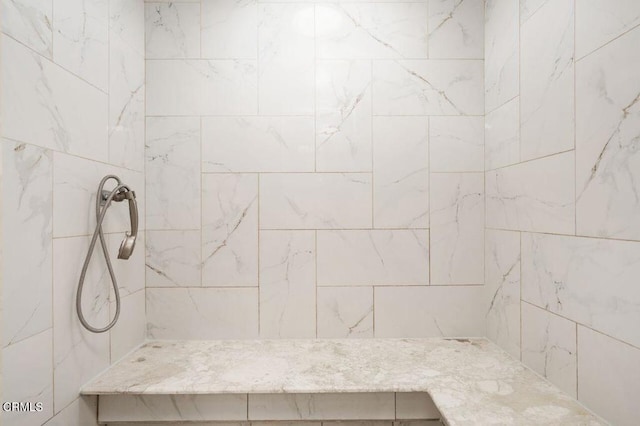 bathroom featuring a tile shower