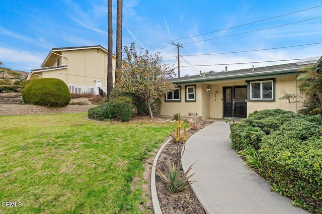 single story home featuring a front lawn