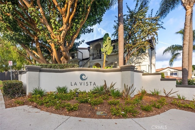 view of community / neighborhood sign