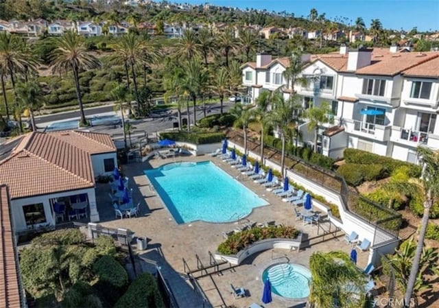 view of swimming pool