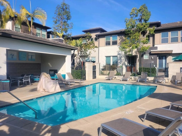 view of swimming pool featuring a patio