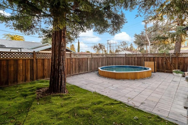 view of yard with a patio area