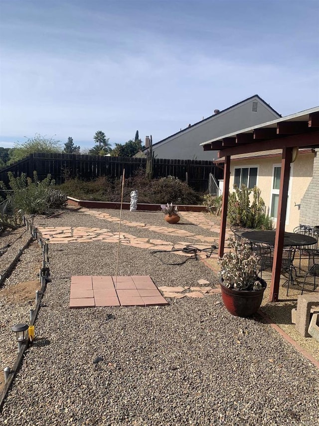 view of yard featuring a patio area