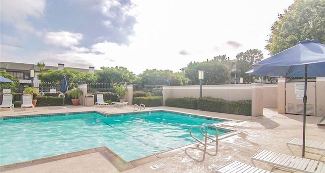 view of swimming pool featuring a patio