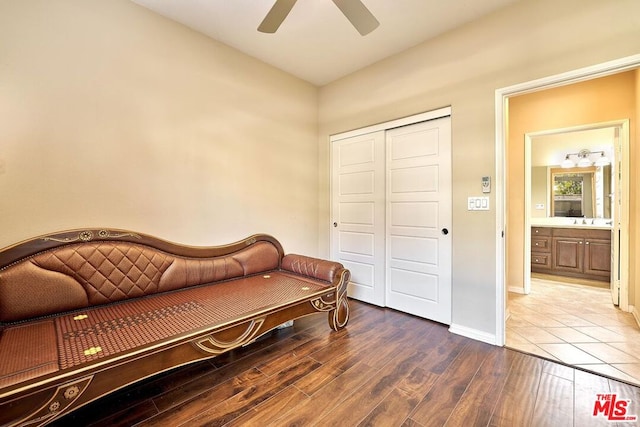 sitting room featuring ceiling fan, sink, and hardwood / wood-style floors