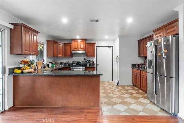 kitchen with sink, crown molding, kitchen peninsula, and appliances with stainless steel finishes