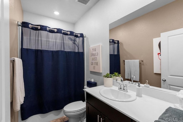 full bathroom featuring visible vents, toilet, a shower with shower curtain, and vanity