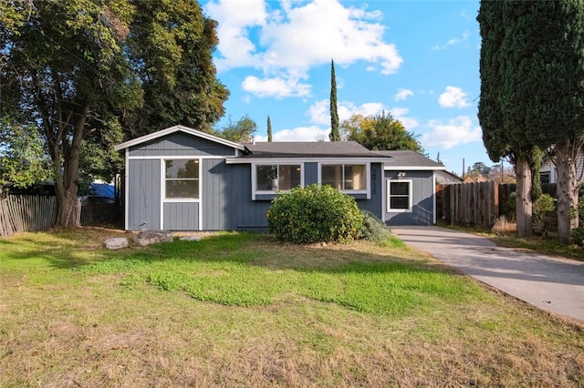 ranch-style home featuring a front yard