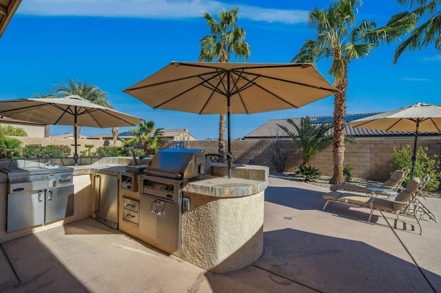 view of patio / terrace featuring an outdoor kitchen and grilling area