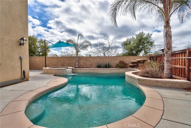 view of pool with an in ground hot tub