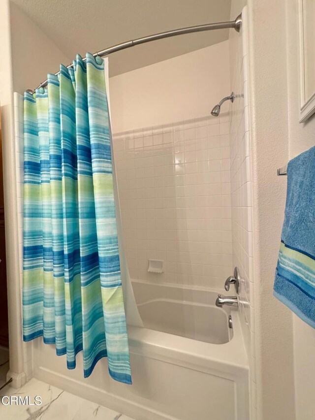 bathroom with shower / bath combo