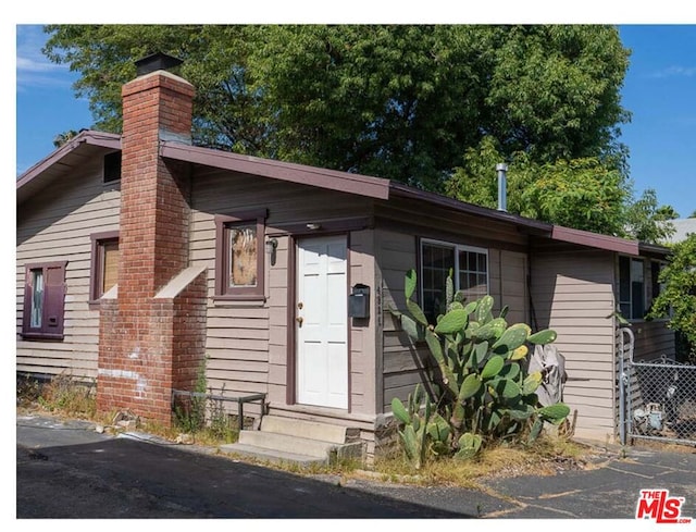 view of front of property