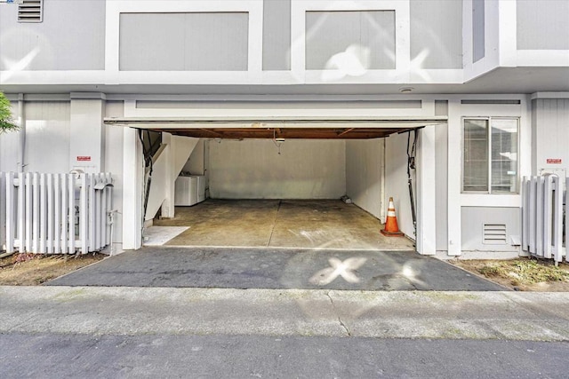 garage featuring washing machine and clothes dryer