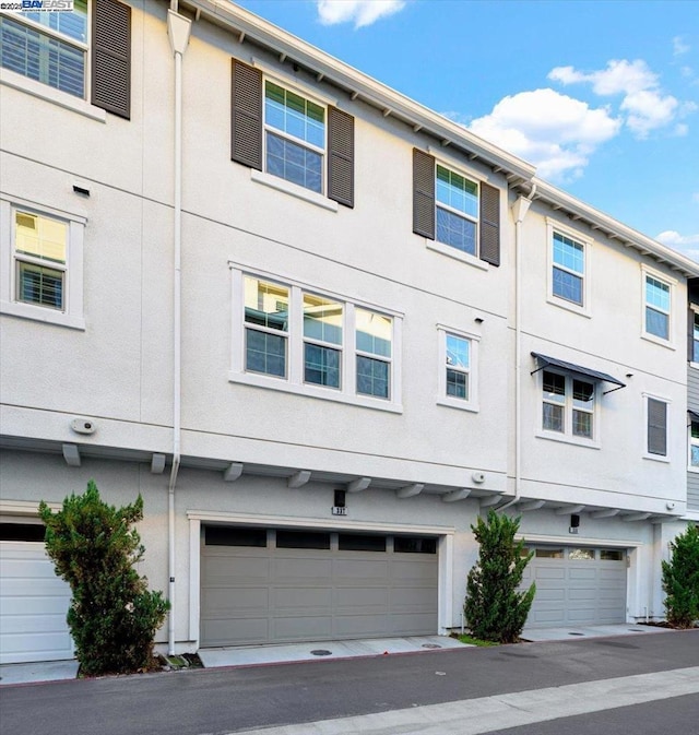 townhome / multi-family property featuring a garage