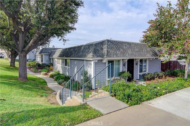 single story home with a front lawn