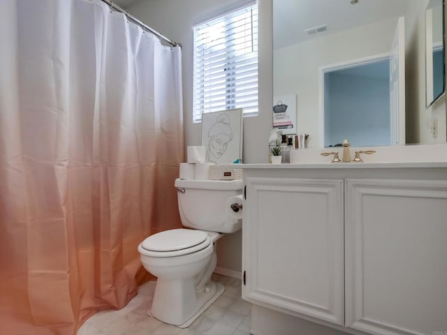 full bathroom with toilet, visible vents, a shower with shower curtain, and vanity