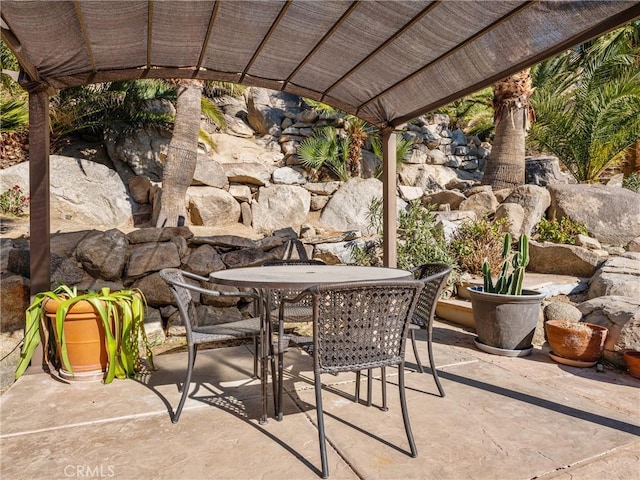 view of patio featuring a pergola