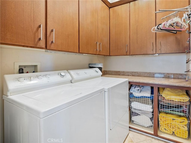 washroom featuring cabinets and washing machine and clothes dryer