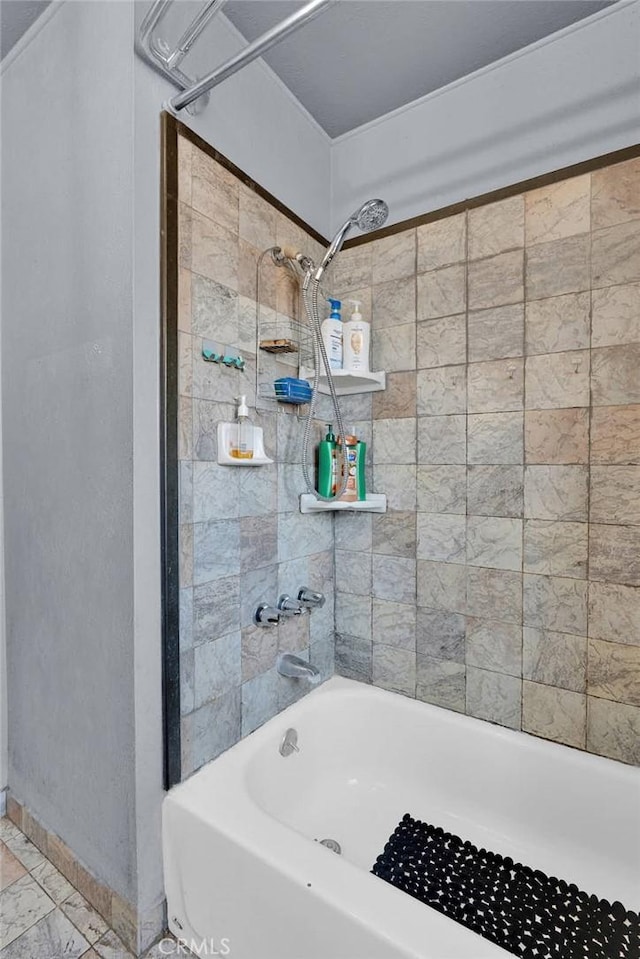 bathroom featuring tiled shower / bath combo