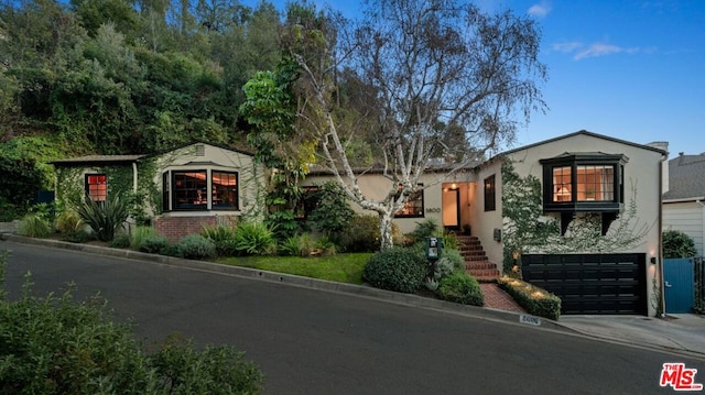 view of front of property featuring a garage