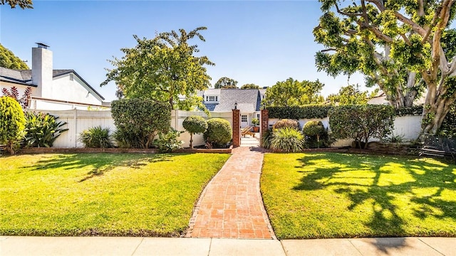 view of front of property with a front yard