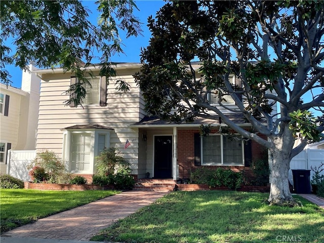 view of front of house featuring a front yard