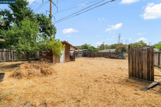 view of yard with an outdoor structure