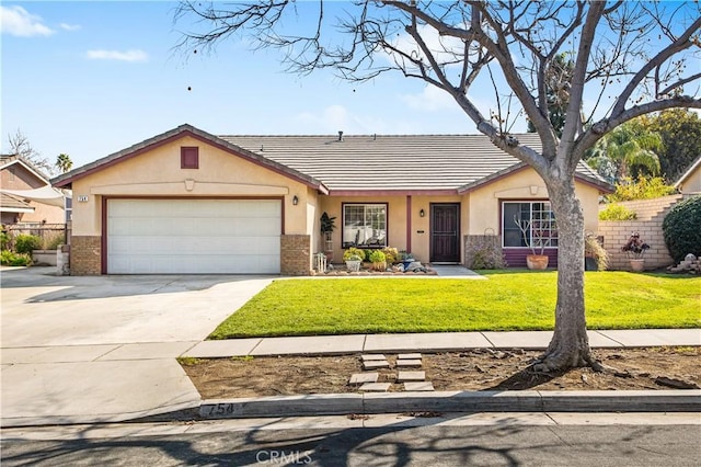 view of front of home featuring a garage and a front yard