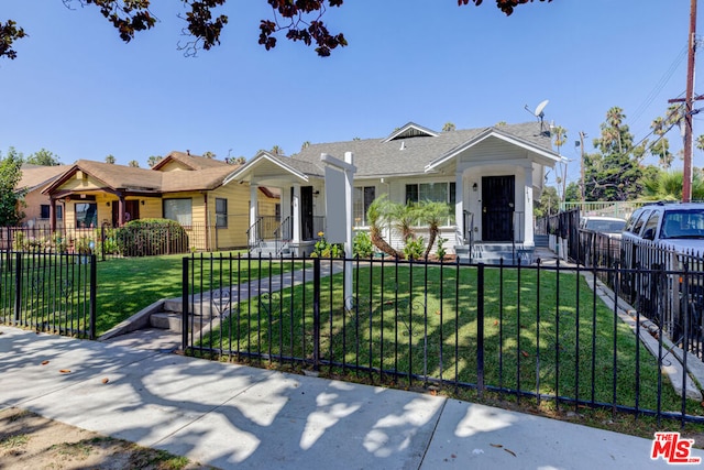 view of front of home featuring a front yard