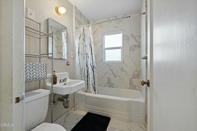 bathroom featuring toilet and shower / bath combo with shower curtain