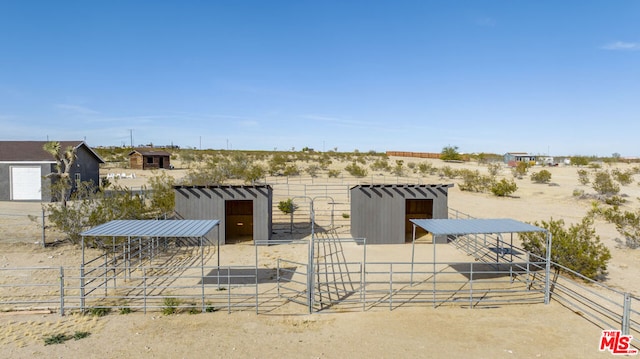 view of front of property featuring an outdoor structure and a rural view