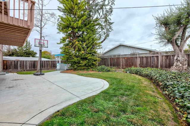 view of yard with a patio