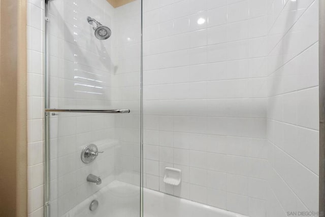 bathroom featuring tiled shower / bath combo