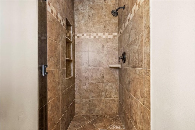 bathroom featuring tiled shower