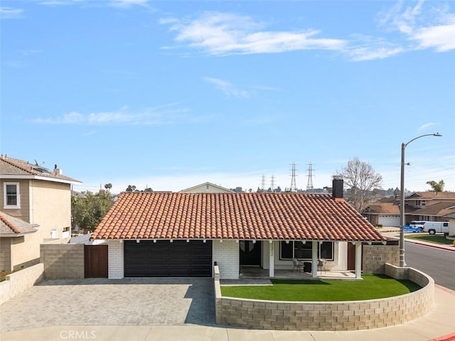 view of front facade with a garage