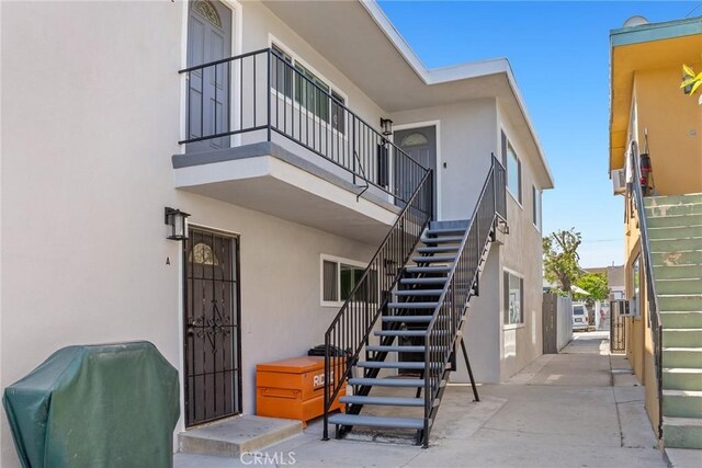 233 W Oliver St, San Pedro, CA 90731 - view of building exterior with stairway