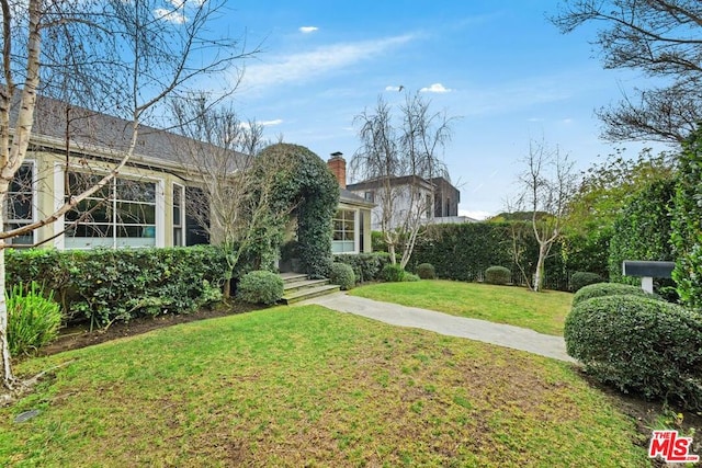 view of front of house with a front lawn