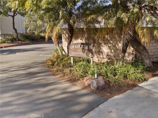 view of community / neighborhood sign