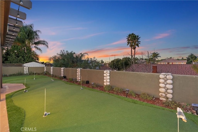 view of yard at dusk