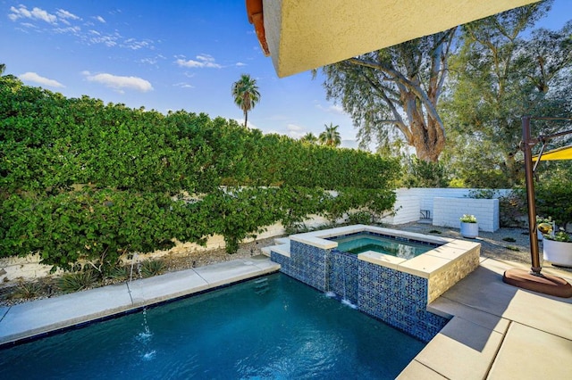 view of swimming pool featuring an in ground hot tub and pool water feature