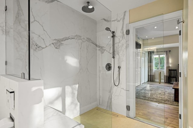 bathroom featuring tiled shower