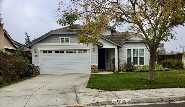 view of front facade featuring a garage and a front lawn