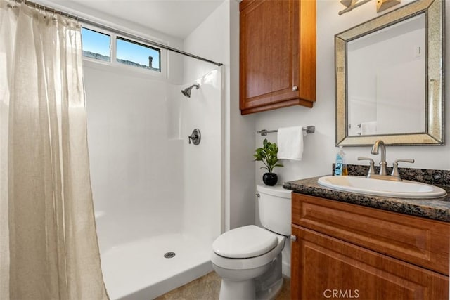 bathroom with vanity, curtained shower, and toilet