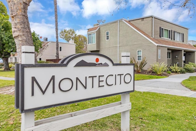 community / neighborhood sign featuring a lawn