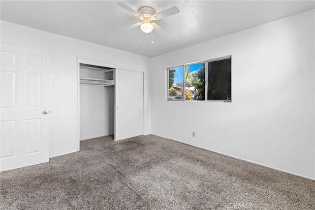 unfurnished bedroom with carpet floors, ceiling fan, and a closet