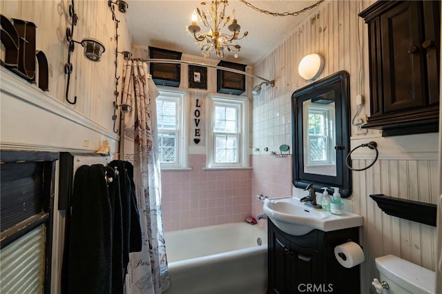 full bathroom with shower / bath combination with curtain, vanity, toilet, and an inviting chandelier