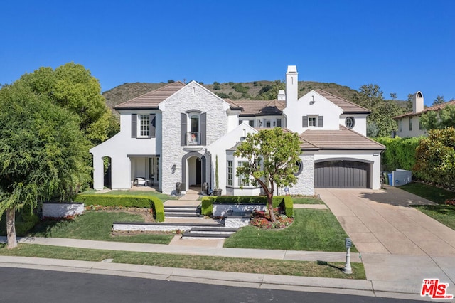 view of front of home with a front yard